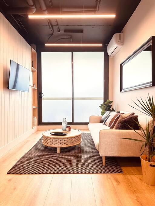 Apartment Free Secure Parking Walk To Train Station