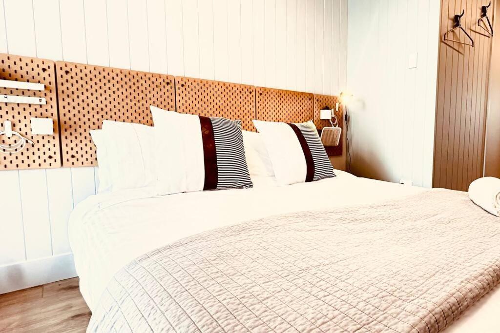 Free Secure Parking Walk To Train Station Apartment Sydney