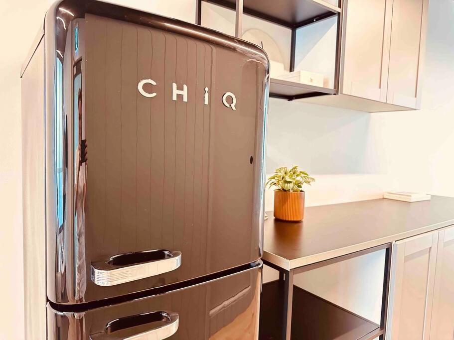Free Secure Parking Walk To Train Station Apartment *